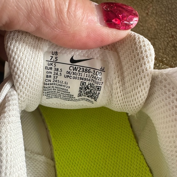 Nike Crater Impact Sneakers Women’s 7.5 Cream Sustainable Running Shoes - Picture 2 of 8